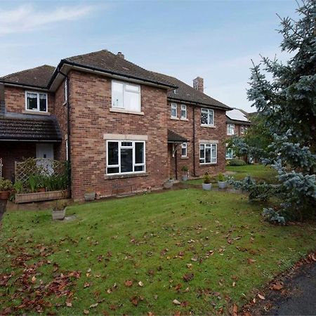 Near Chester, Hawarden Ngoại thất bức ảnh