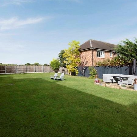 Near Chester, Hawarden Ngoại thất bức ảnh