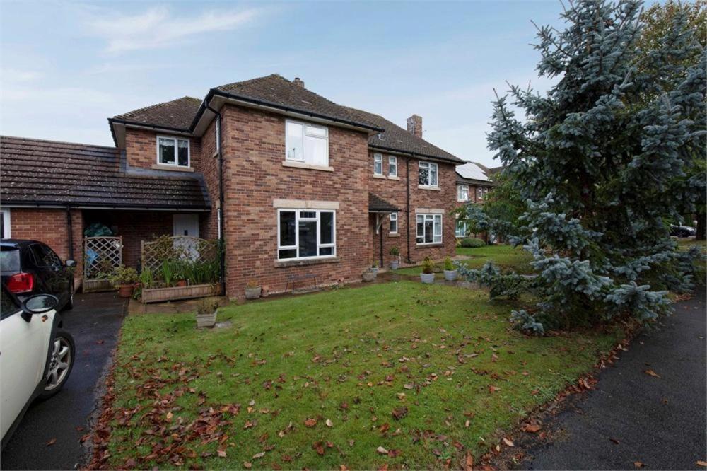 Near Chester, Hawarden Ngoại thất bức ảnh